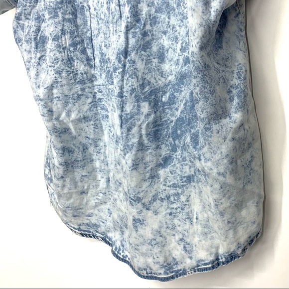 Thread & Supply Retro Acid Wash Blue Cuffed Short Sleeve V-Neck Popover Shirt - Picture 7 of 14